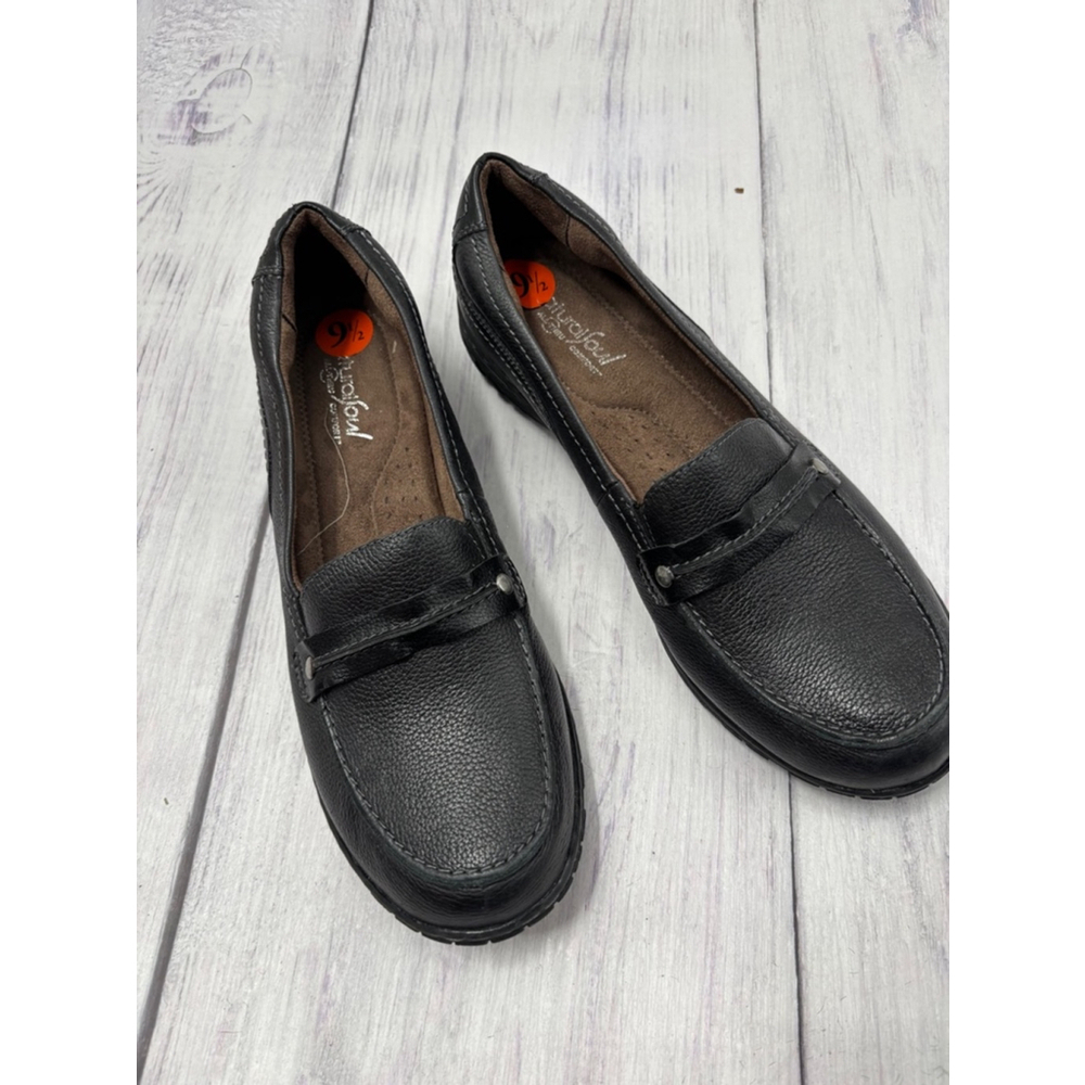 Women’s Natural Soul size 9.5 black loafers